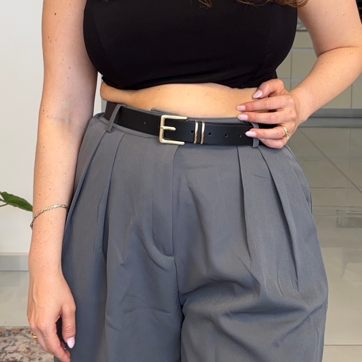 חגורה עבה עם אבזם מרובע - שחור