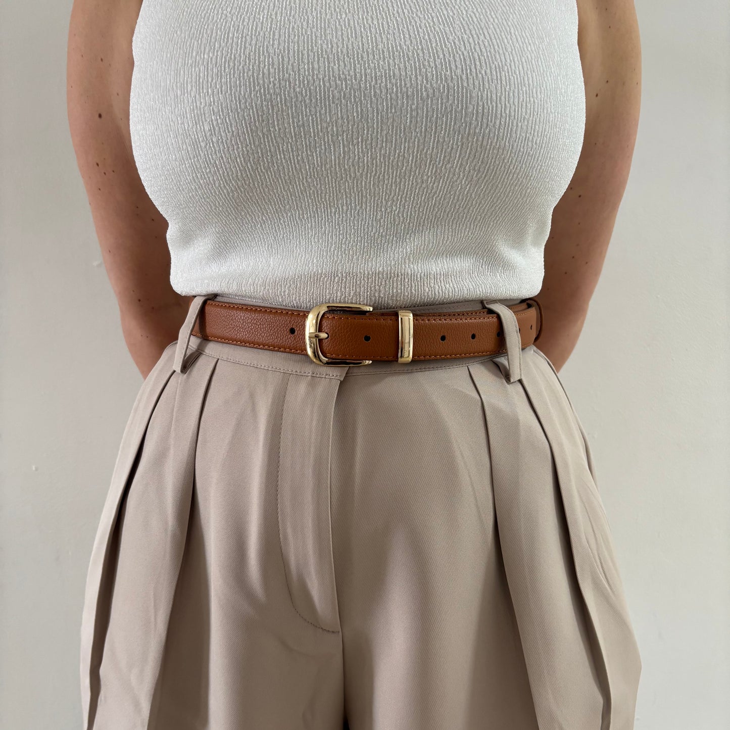 חגורה קלאסית עם אבזם זהב - קאמל