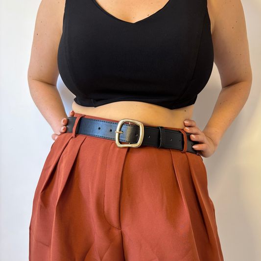 חגורה עבה עם אבזם זהב גדול