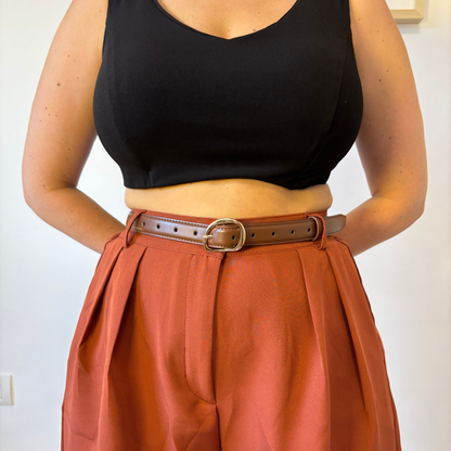 חגורה דקה עם אבזם זהב