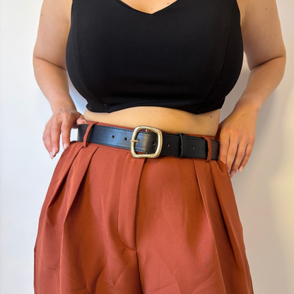 חגורה עבה עם אבזם זהב גדול