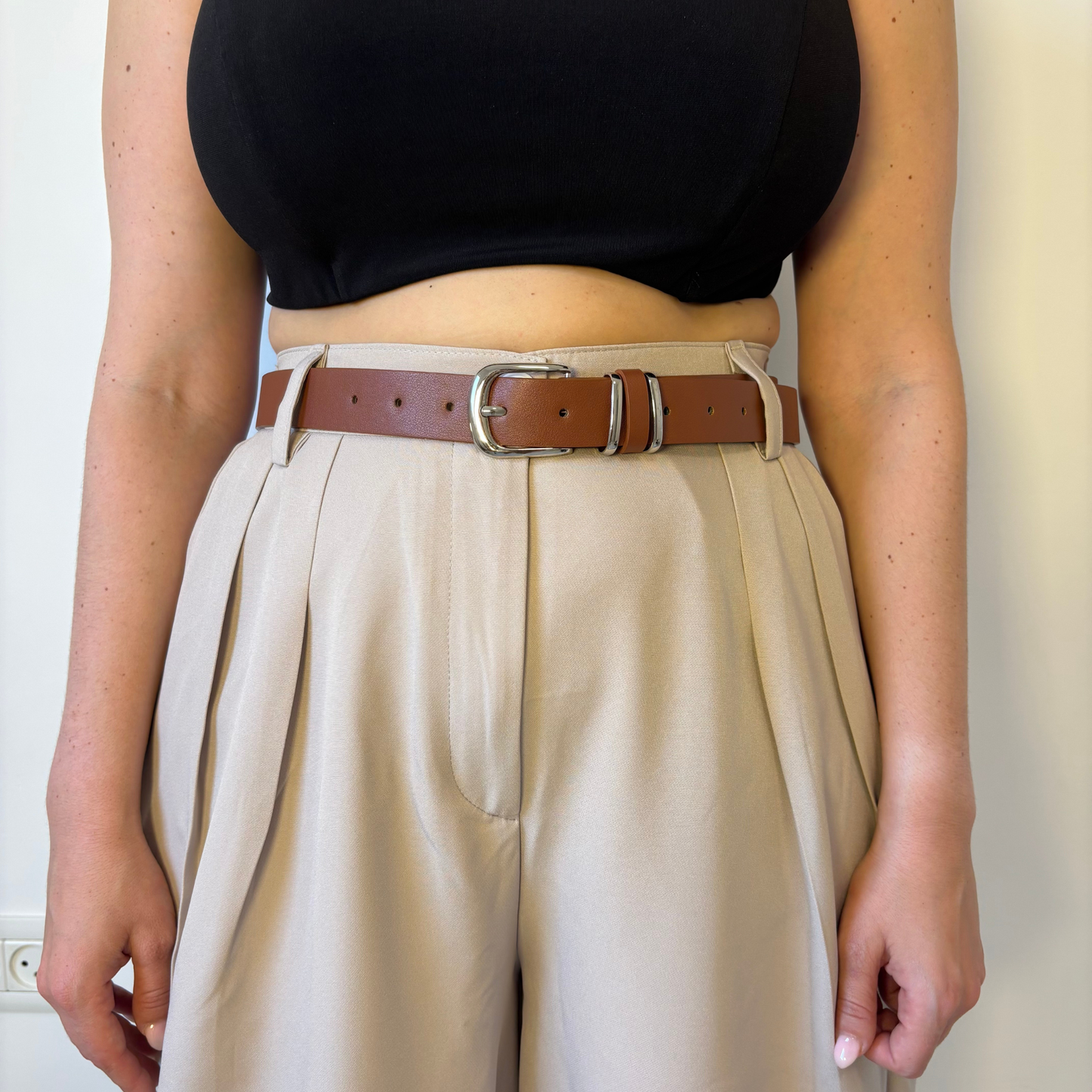 חגורה קלאסית עם אבזם כסוף