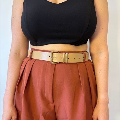 חגורה עבה עם אבזם מרובע