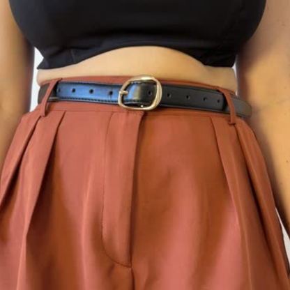 חגורה דקה עם אבזם זהב