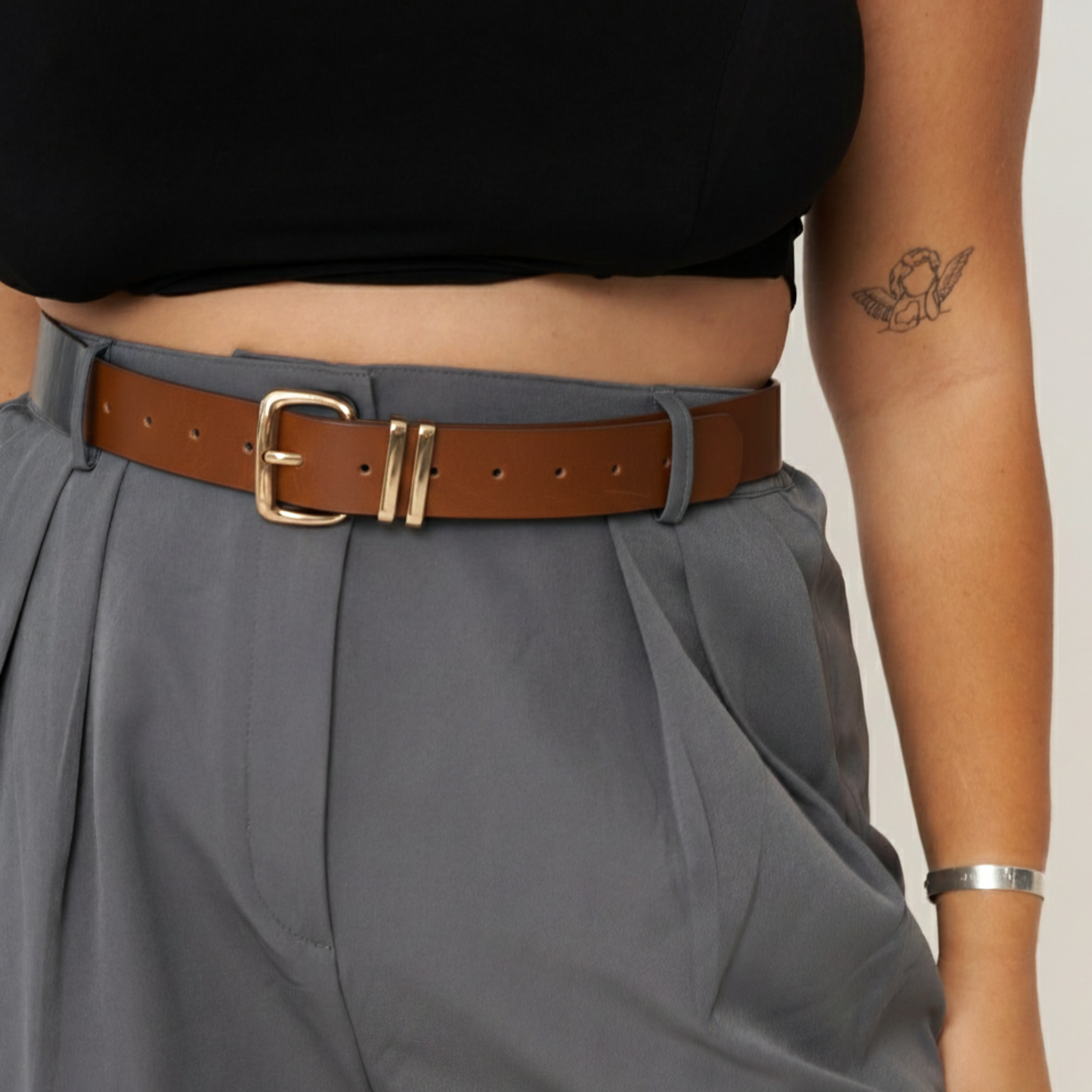 חגורה עבה עם אבזם מרובע