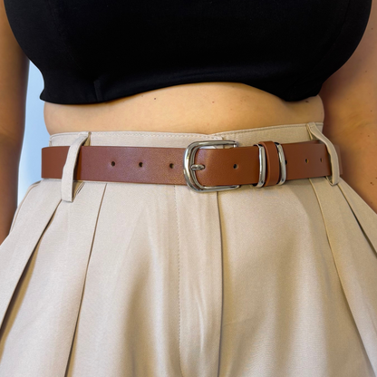 חגורה קלאסית עם אבזם כסוף