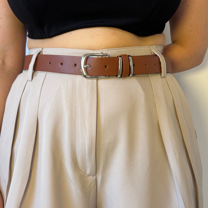 חגורה קלאסית עם אבזם כסוף