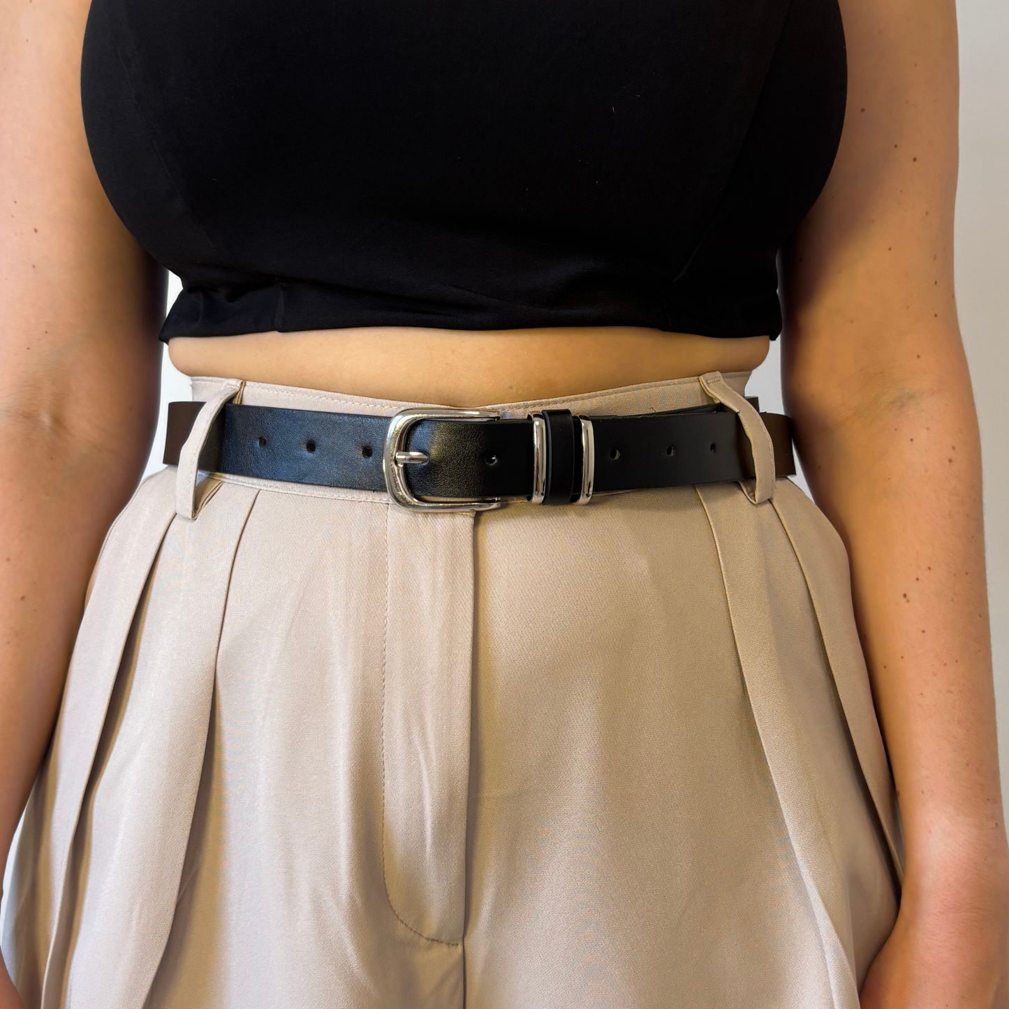 חגורה קלאסית עם אבזם כסוף